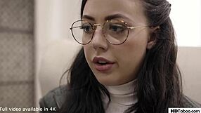 คนงานสังคมสกปรกครอบงำสาววัยรุ่นมีปัญหา วิตนีย์ ไรท์ ด้วยปากควยแบบหยาบ