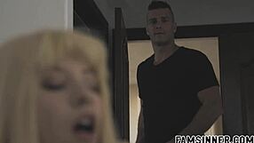 נתפסה מאוננת עם צעצועים בסשן סולו ארוטי רזה