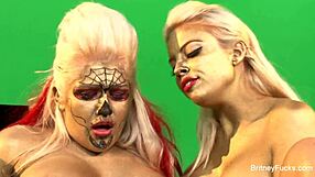 britney amber passionately fucks blonde lesbian