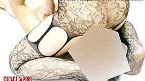 Vietnamesische Frau stöhnt laut bei hartem Sex auf dem Dach