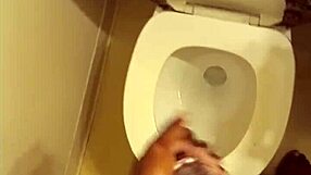 I'm chilling with this pornstar cock and wet cumshot