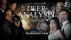 Alice v čudežni deželi XXX parodija z rjavolasko, ki jebe v kostumski obleki