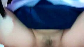 Ehi, guardami cavalcare duro nella mia uniforme scolastica!