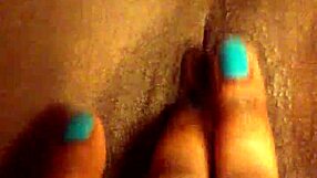 Me playing with my pretty pussy 😍