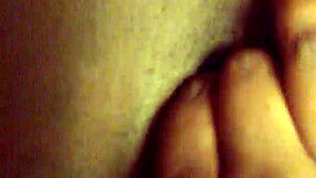 Me playing with my pretty pussy 😍