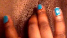 Me playing with my pretty pussy 😍