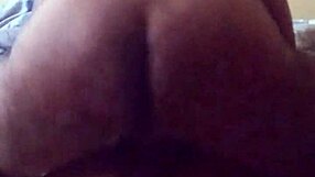 en 4 patas esta culona saca unas nalgas para anal