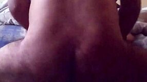 en 4 patas esta culona saca unas nalgas para anal