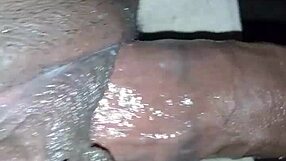 גרמתי לה להתיז עם הזין המפלצתי שלי