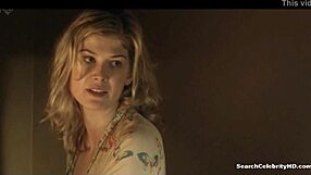 רוזמונד פייק בסצנת אהבה לוהטת מפרק 2 של 2011 😍