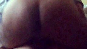 en 4 patas esta culona saca unas nalgas para anal