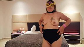 curiosa is performing her second casting in an acapulco hotel at 18 years old