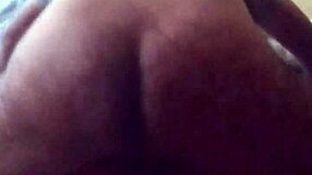 en 4 patas esta culona saca unas nalgas para anal