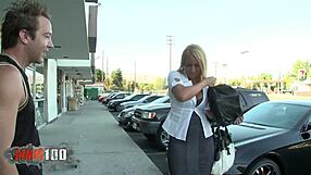 हॉर्नी ब्लोंड मिल्फ की बड़ी गांड मॉन्स्टर कॉक से ड्रिल हुई