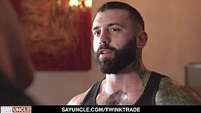 Søde teens Harvey Sin og Edward Terrant slikker røv for at betale stedfars gæld med monster pik action