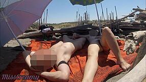 แฟลชควยให้คนแปลกหน้าในชายหาดสาธารณะ เสี่ยงสุดๆ!