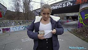 Публичный агент: Кинуски трахается с огромным испанским членом на улице под туннелем