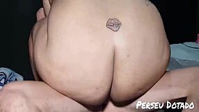 J’ai bouffé une chatte énorme dans une maison de swing et j’ai joui fort avec une BBW