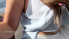 Thay Ksada, zlá žena, šuká na ulici s projíždějícíma autama v POV