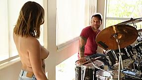 Keisha grey sucks big tits and cock