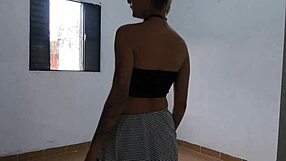 we went cleaning and he saw me without panties and fucked me bareback quickie