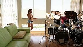 Keisha grey sucks big tits and cock