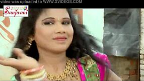 i love watching this bhojpuri hot song nipple show