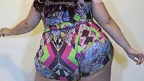 Bruninha gg shows off big bbw ass