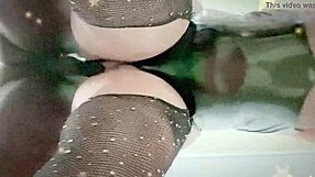 this juicy pussy cant be contained in the latex 😏