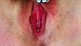 Niki Lee Young shines in solo toy play