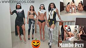 Halloween perverse nonner slipper vild anal ritual løs med dæmonpige. Gapes og røv-til-mund dominerer.