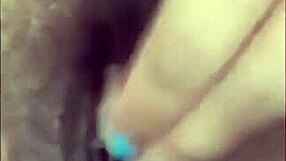 Bianquinhafox enjoys squirting with hairy pussy