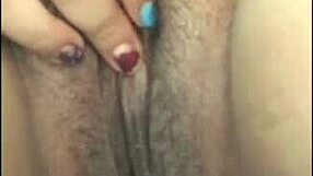 Bianquinhafox enjoys squirting with hairy pussy