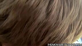 Domowa scena analna z napalonymi twinkami, ich wielkie sprzęty kradną show