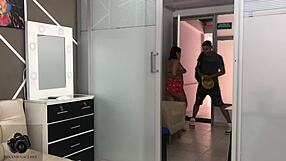 บ้าจริง เมียเงี่ยนเย็ดกับลูกน้องสามีที่มีควยใหญ่ยักษ์!