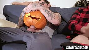 Отчим и пасынок дико трахают тыквы на Хэллоуин