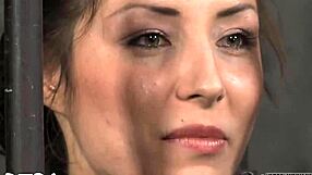 useless wench plays her clit