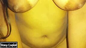 ¡Mira mis tetas rebotar mientras cabalgo duro!