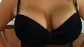 丰满胖18+少女被抓到大奶