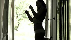 Watch this babe tug jizz with her feet!