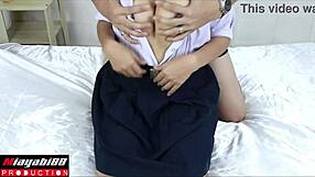 Тайская школьница 18+ громко стонет во время интенсивного траха членом