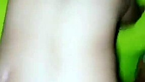 Kenapa pembantu Indo ini tukar tubuhnya buat duit ekstra sama bos?