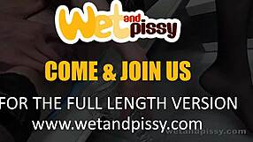 tinder date enjoys pussy play