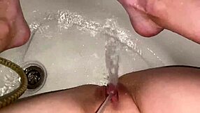 Ooit gemasturbeerd met een waterstraal in de badkamer?