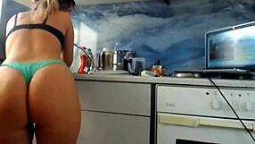 Cute Sexydea fingers herself on live webcam show