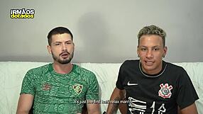 خسر في اللعبة بس غازل كس الصديق