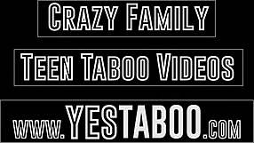 Riley Star和Rachael Cavalli在狗爬式三人行中超污