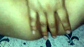 cachondita in cuarentena relaxes with some solo time