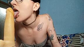 Může hubená horká milf zvládnout tvou obrovskou dávku dnes večer?