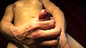 หนุ่มนักกีฬาหุ่นดีชักควยหนาสุดใกล้ชิด